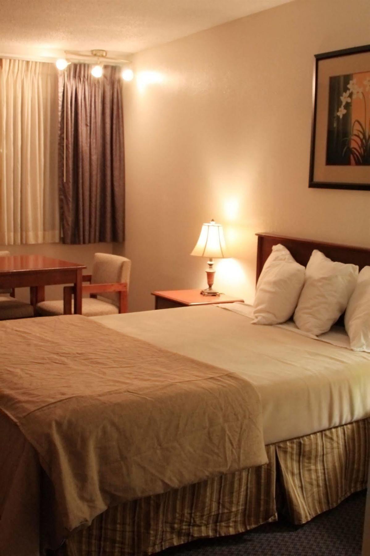 America Travel Inn Pullman Esterno foto